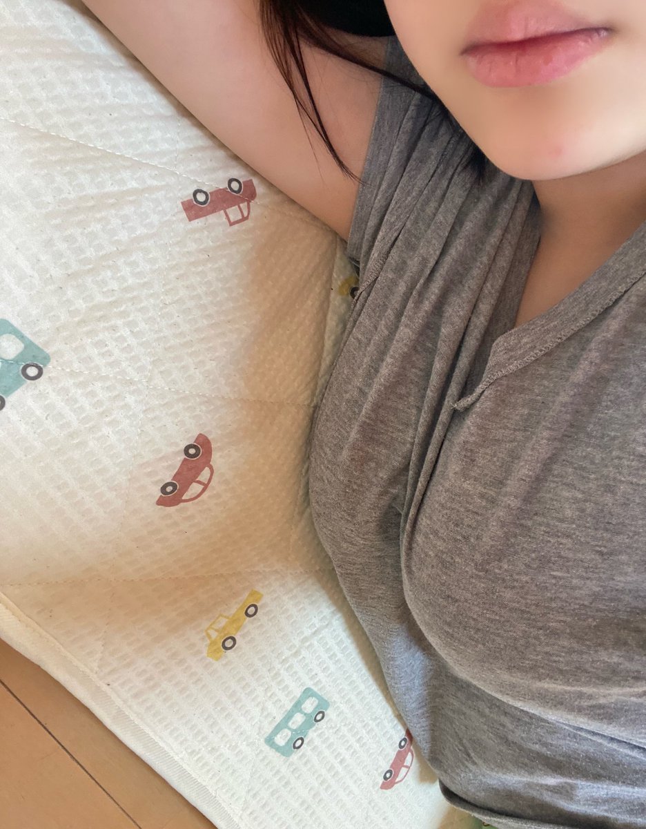 yuyutin's tweet photo. 授乳しないとだからほぼ毎日ノーブラ🍼 https://t.co/MrO7bCFp6e