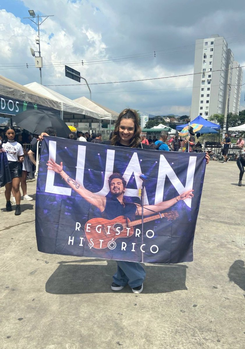 lsincondiconal's tweet photo. Sem dúvidas dia 21/03 foi um dos melhores e mais louco dia da minha vida. Tive medo de morrer pisoteada momentos antes e quando o portão abriu, fui prensada na grade na entrada, corri feito louca,passei mal, me perdi de 2 amigas,quase fiquei sem bateria no fim do show, foi sufoco https://t.co/EddsBb87T6
