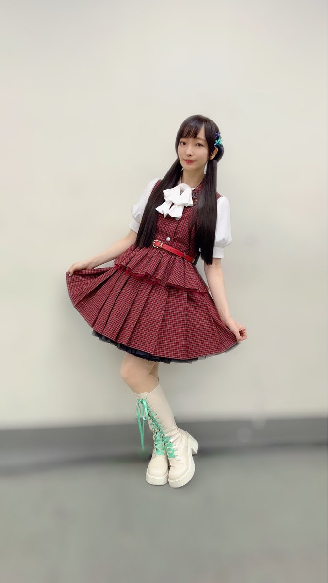 hirayama8emi's tweet photo. #ミリオン14th_day2

改めて衣装〜♪

このみさんの方は1stライブのオマージュな衣装と、莉緒さんの方はご実家のレモン農家のレモンイメージの爽やかな衣装〜✨

それぞれの公演の個性が出てる衣装で可愛い🎀

どっきんぐは撮り忘れた(∩´﹏`∩) https://t.co/ckzYl6QLP9