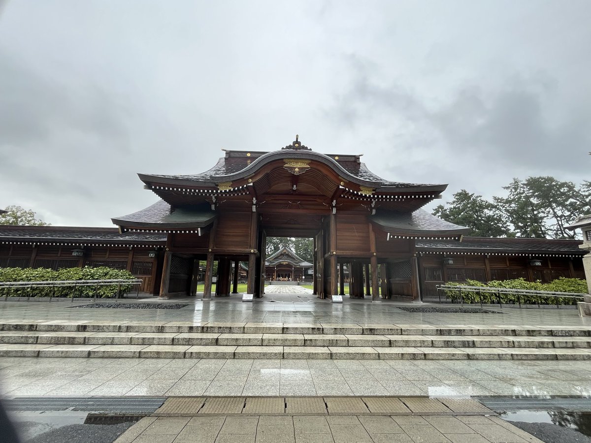 yt01230835's tweet photo. 2026.9.9
新潟市中央区　新潟縣護国神社⛩️

月参りに伺いました。
雨の中の参拝となりましたが、無事今月もお参り出来て良かった✨

御朱印は今月限定をいただきました。 https://t.co/LwxZjKCfDo