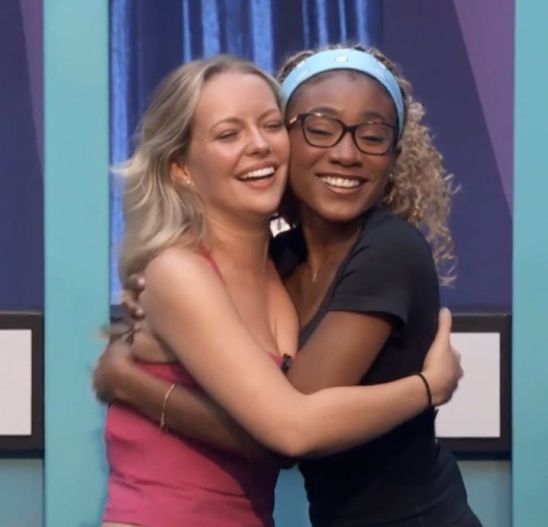 morganshoh's tweet photo. in a gc full of ashley nation and its just the biggest healing ever like i genuinely love what big brother does sometimes. #ASHLEYFORAFP #TAYLORHOH #BB28 https://t.co/vM98ExS5dt