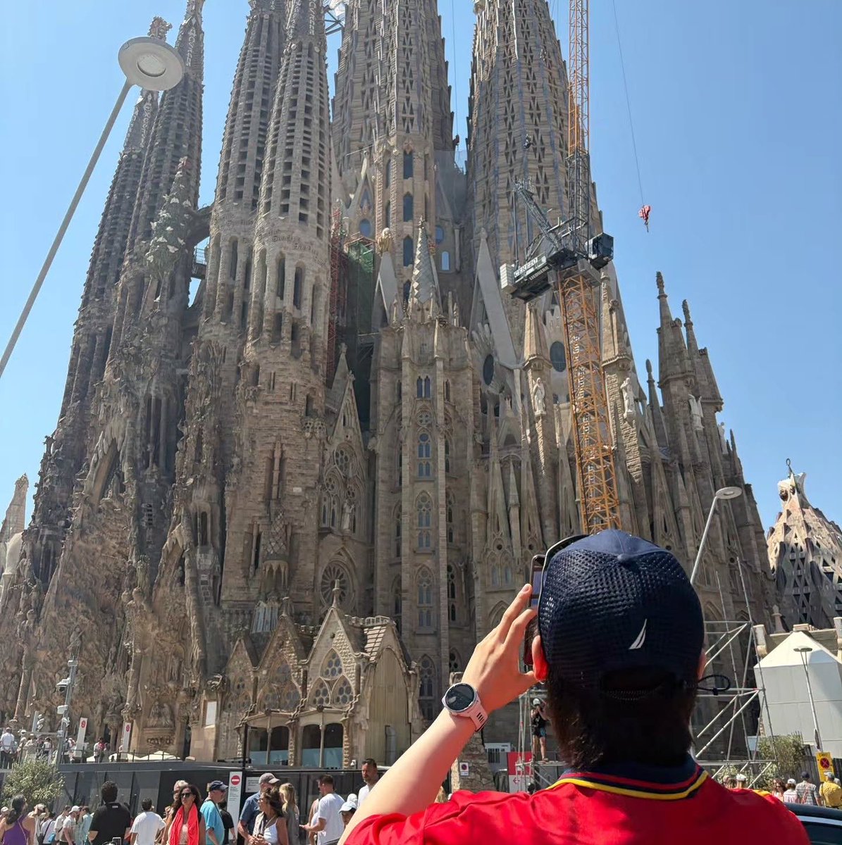 juustyoongi's tweet photo. dumps que curam: yoongi em barcelona https://t.co/pfarBoko9A