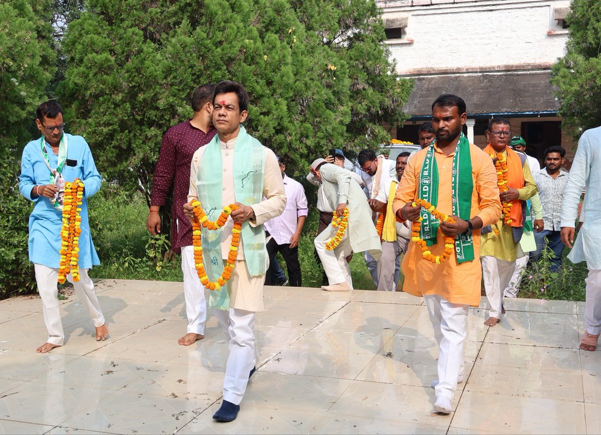 PtAnupammishra's tweet photo. किसनों के मसीहा भारत रत्न पूर्व प्रधानमंत्री चौधरी चरण सिंह जी को नमन 🙏 #rld https://t.co/Kgrklp7HAa