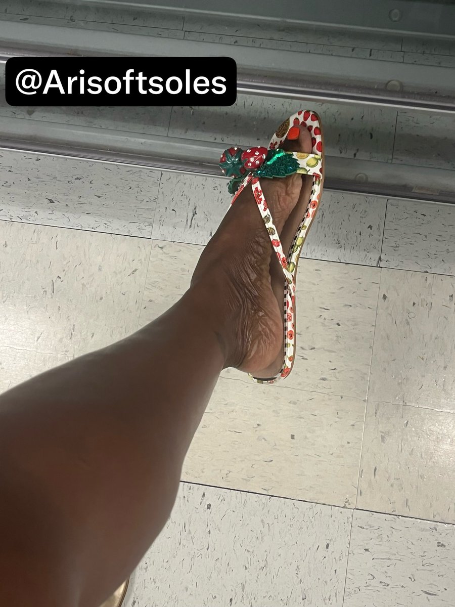 FunGirlwi's tweet photo. Shopping for shoes https://t.co/7ZhKnvM3mf