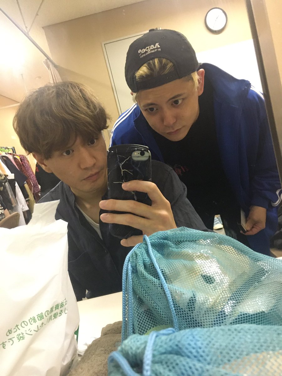 y8u1u2k0i's tweet photo. 昨日小屋入りしました！！
大掛かりな舞台セット✨
広いロビー！美しい客席！
テンション上がりますねぇ

たくさんの方々に支えられて
舞台に立てる
感謝を忘れずに。本日場当たり。

髪切りましたwith充

ご予約🕊
https://t.co/yHrhXQyra7

#ふれる〜じゅ https://t.co/6AtbJbgAaT
