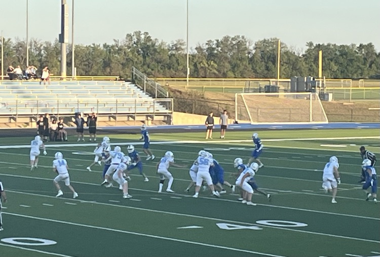 USD265_EHS's tweet photo. Tigers Football splits a pair of games today at Goddard. Freshmen win, 38-14, and JV falls, 36-30. https://t.co/PMg4obwvqY