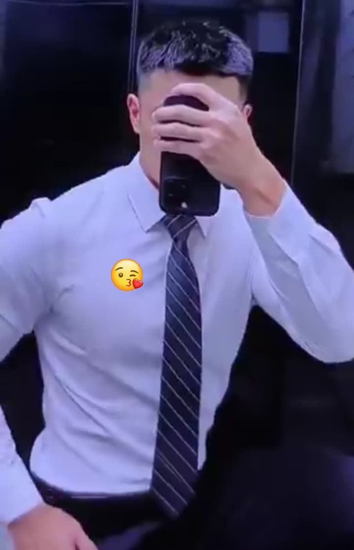 y8joug's tweet photo. ก่อนไปเรียน💚💚🦀🦀🕸️🕸️🕷️🕷️👔👔👔 https://t.co/CU4Y3Esdoe