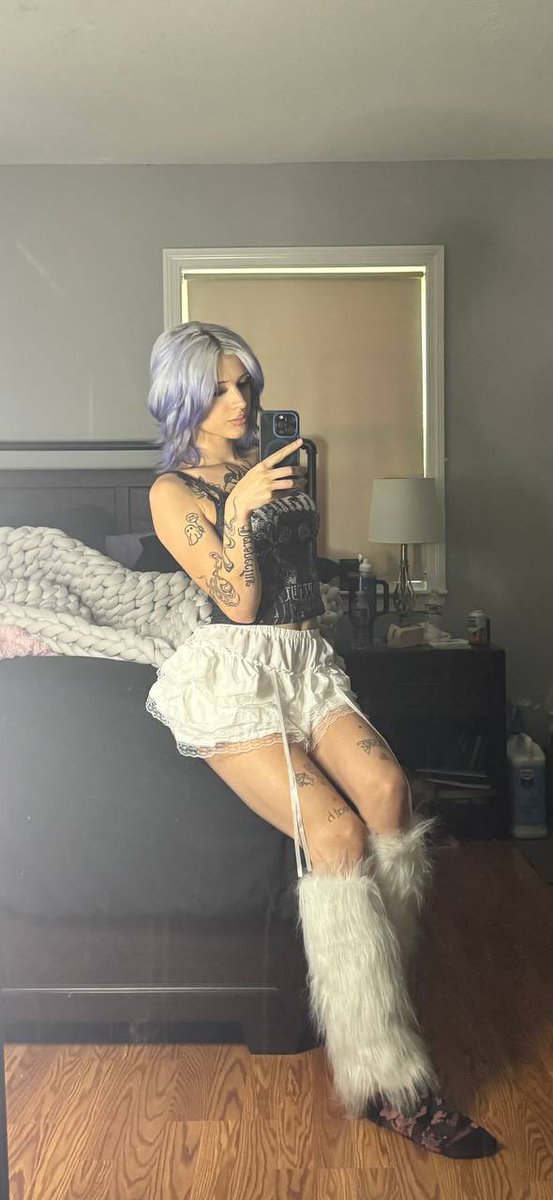eMmA_JaDe52's tweet photo. Mirror mirror on the wall who’s about to ruin someone’s life tonight https://t.co/YFLQDo07zi
