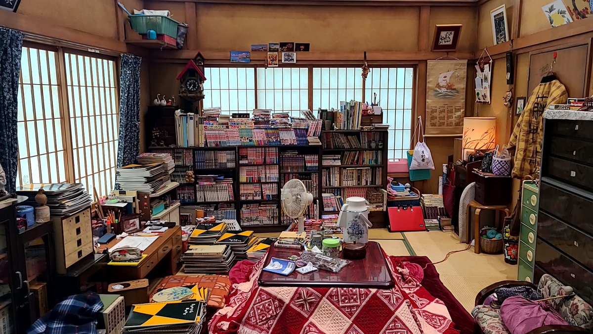 PuniMega's tweet photo. 仁賀保駅とスマイルにルックバックの『藤野の部屋(セット)』と『京本家の廊下＆部屋(セット)』を見てきた。
#にかほ市 #ルックバック https://t.co/x7lttq9B05