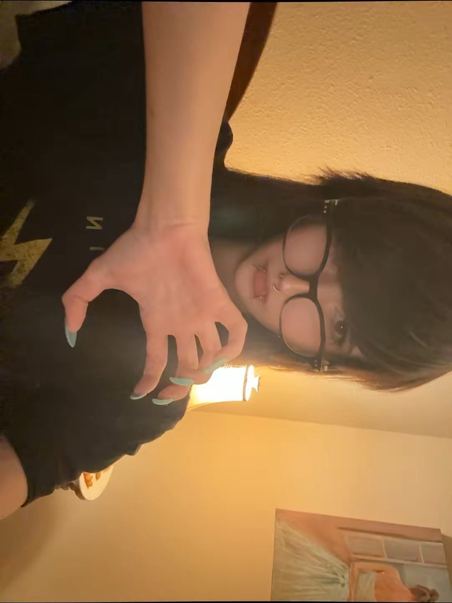 workingmutt's tweet photo. sum1  buy  me  a  vape  ;-( https://t.co/yqVqaFThwn