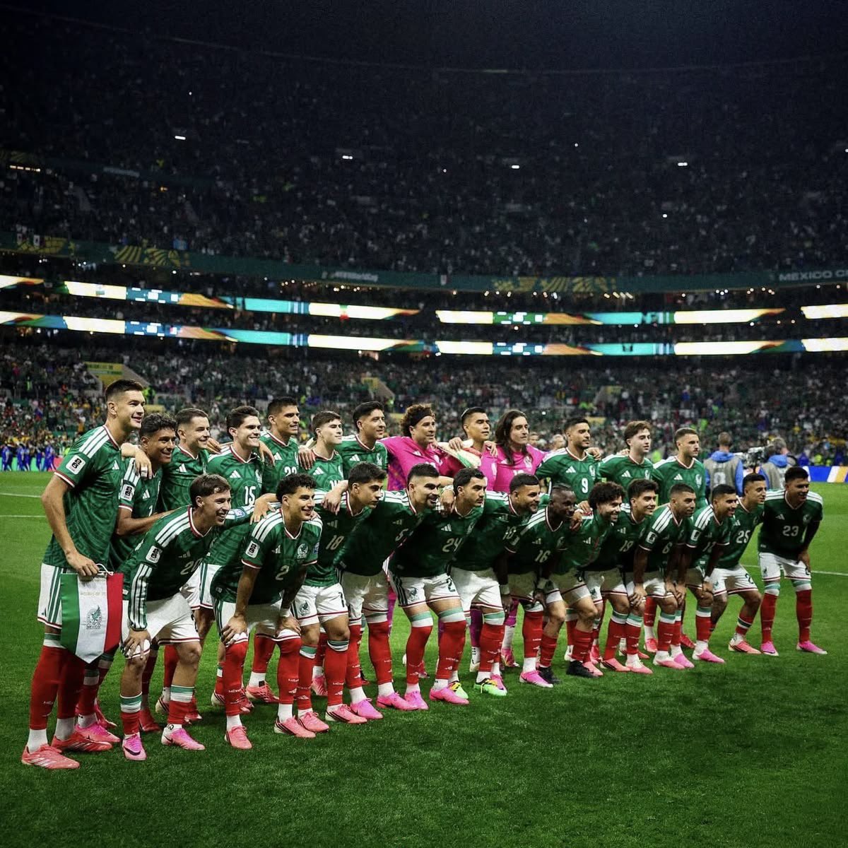 poetschiv's tweet photo. llegan los convocados para la selección mexicana al car, pero yo me seguí quedando aquí https://t.co/njkC6N5xYy