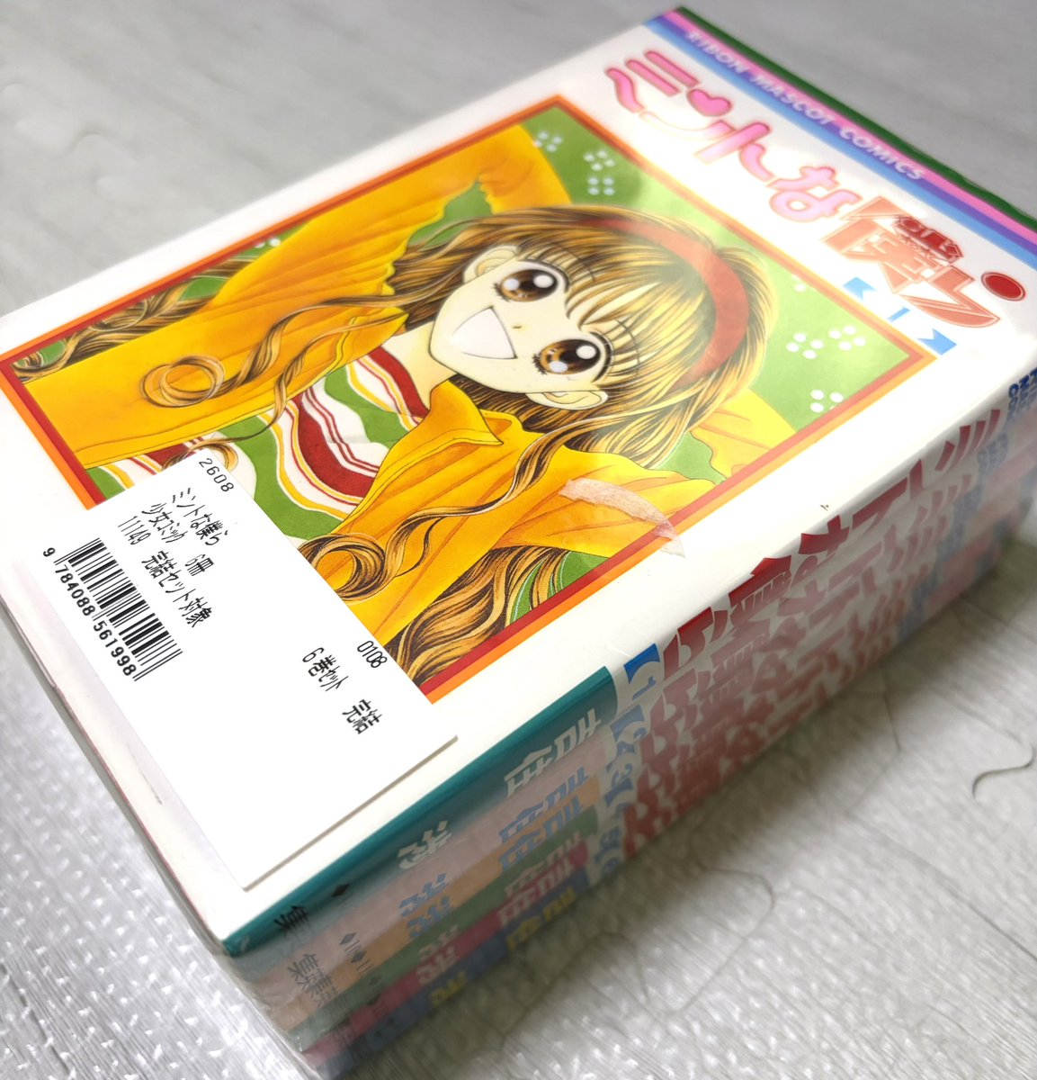 283soo's tweet photo. 旦那と息子は義実家に行ったので私はおひとりさま時間🥳
一昨日古本市場で買ったミントな僕ら読む！
懐かしい😃 https://t.co/V6893b8lzS