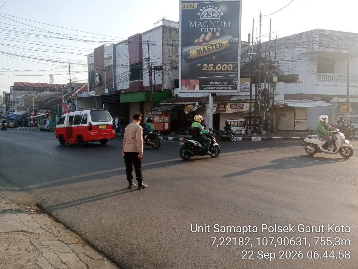 GarutPolsek's tweet photo. Pelayanan publik rawan pagi personil polsek garut kota. https://t.co/VvLzuJIyiu