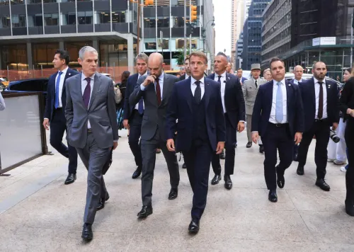 Wirevance's tweet photo. 🇺🇸 Macron pressed Trump in New York to speed up missile interceptor deliveries to Ukraine and secure Red Sea oil shipping routes, calling the talks "very constructive."

 Trump was "very amenable," Macron said, as both leaders prepare to meet Zelensky.

#Macron #Trump #Ukraine https://t.co/w1K6ok2beA