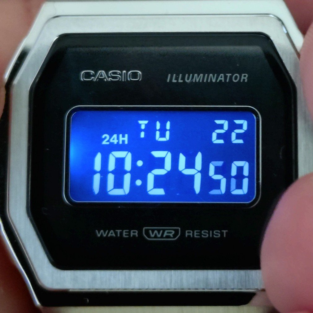 Msk1981_105's tweet photo. CASIO A1000M-1BJF

昨年、在庫が少なくなった頃に購入。
自身初ミラネーゼバンドの腕時計。
画像だとわかりにくいけど文字板が白蝶貝なので綺麗。
個体差なのか製品ページよりも暗めです。

https://t.co/KWZUmFM2Ew https://t.co/F5rgMBxCXO