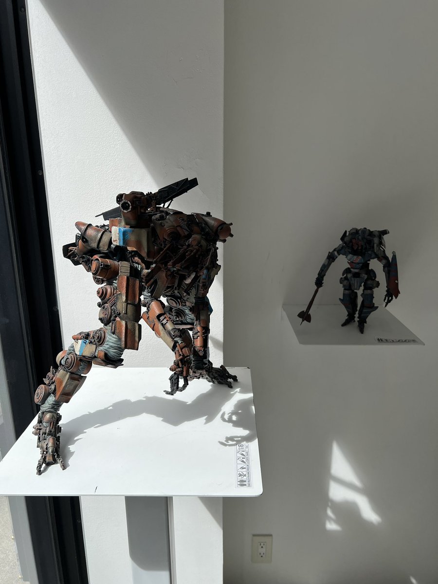 KISHI_OMORI's tweet photo. MIXINGSCAPE出版展、本日もオープンしました。搬入日以来の快晴となったので、日中はギャラリーHIROUMIらしい自然光空間でご覧いただけます。祝日時間のため本日も〜19時まで開いていますので、浅草の『NEXT MODELERS EXPO』と合わせて是非お越しください🤖☀️ https://t.co/oTDDxUjAkx