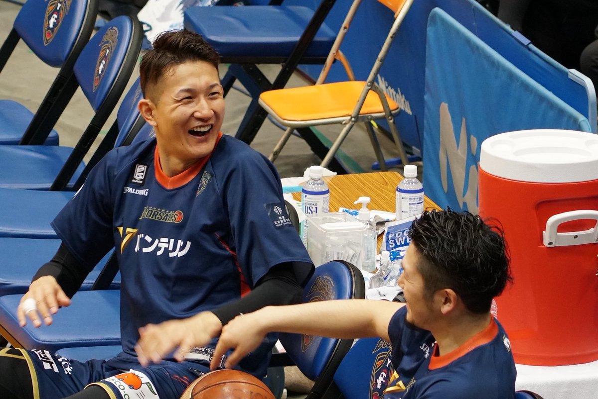 akitariri's tweet photo. 常に試合に熱く臨み、常にファンを楽しませてくれた選手。誰からも慕われ、いつも周りを笑顔にしていた印象。誰よりも勝ちに貪欲で自らチームを引っ張りながらも若手を育てようとする意識も強く感じた。本当に記憶にかなり残る選手です。これからもまた違った立場で日本🏀を牽引してほしい。#川村卓也 https://t.co/K9DeAQh9nb