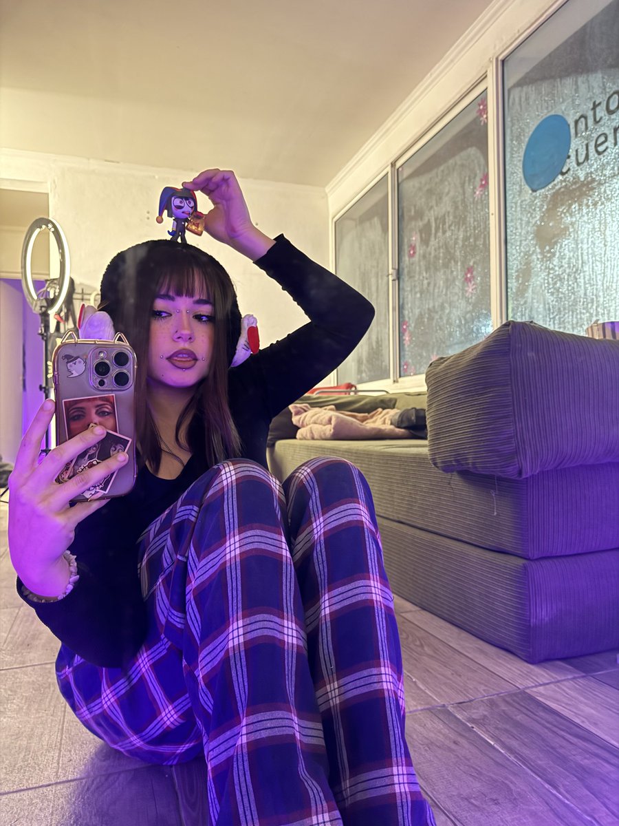 miaafluff's tweet photo. if i wrap my legs around u, u staying in? #fyp https://t.co/mDQfEUu41C