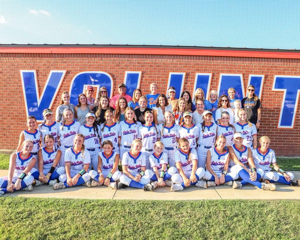 ellakate_heflin's tweet photo. Great week for the Lady Vols! 2 District wins! Good to have all of our Alumni back for the night!
2-0 against Bayou Academy
8-0 against St Joe
Looking forward to this week and playoffs this weekend!!

@coachmatthudson @MCCEaglesSB @LetsGoICC_SB @ECCCSoftball @EMCC_SBALL https://t.co/ArvMiQY5SL