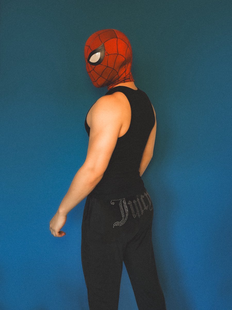 itsericxpark's tweet photo. Sometimes you gotta save New York City in something a little more comfy… ✨🕸️🕷️🌃 https://t.co/I2NyCxLzF2
