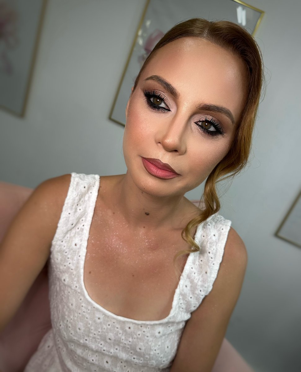 aaliyahjohnsonp's tweet photo. Smoky eyes on this beautiful woman. https://t.co/06jsXqqjtY