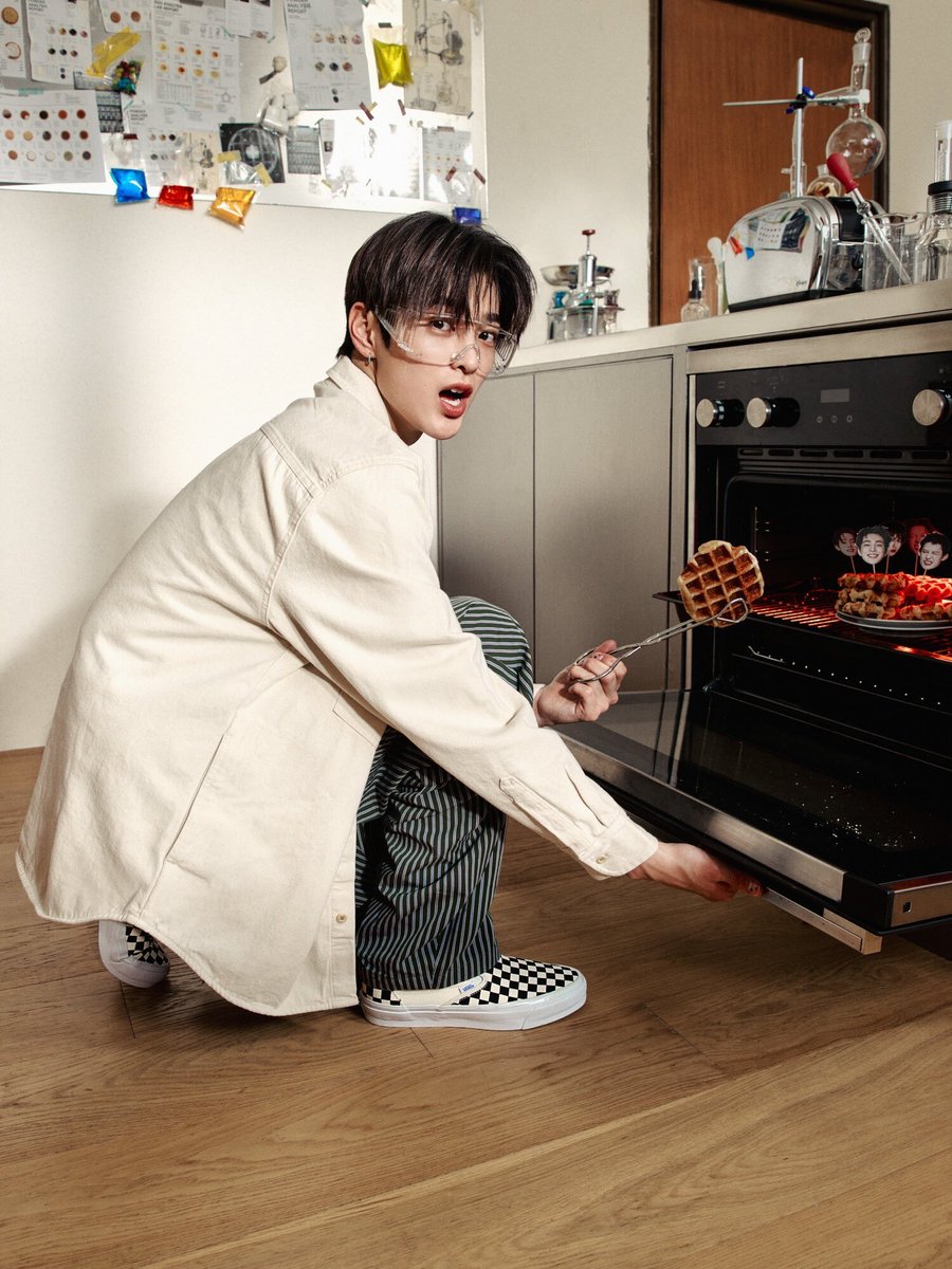 keonhoguide's tweet photo. [VANS] Barnes unveils new holiday campaign with Cortis 📸

#KEONHO #건호 #CORTIS #코르티스 https://t.co/0a8pRkIFW2