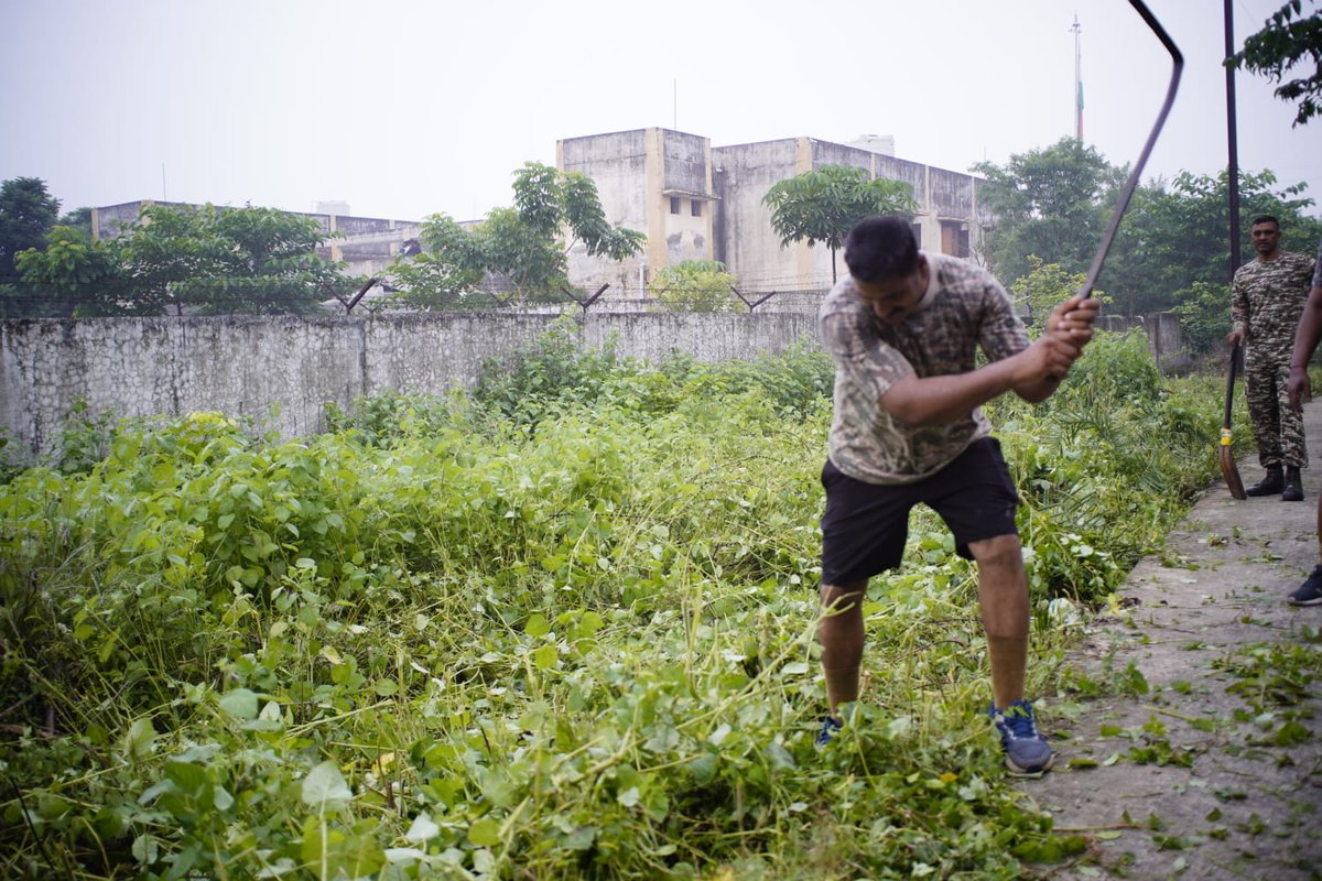 217Bn's tweet photo. CLEANLINESS DRIVE ON 18/09/2026 AT NEAR AREA OF UNIT HQR CANTEEN AREA, UNDER SWACHHATA HI SEVA (SHS) CAMPAIGN-2026 https://t.co/YeH7pnxHvt