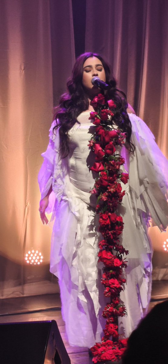 LMJUpdates's tweet photo. #PHOTO | Lauren on stage tonight (via @drauhlsing) #2 https://t.co/2cK184zQbo