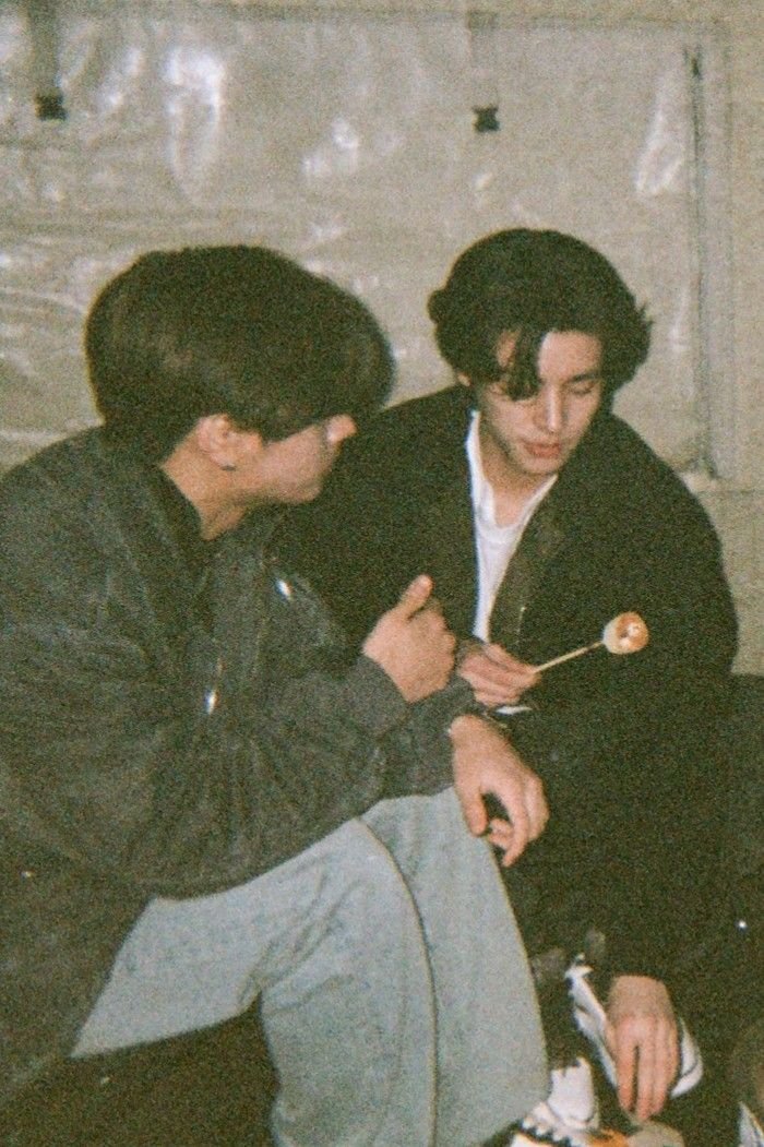 djakeubibo's tweet photo. if not boyfriend why boyfriend shaped https://t.co/tzkAIwSiQ0