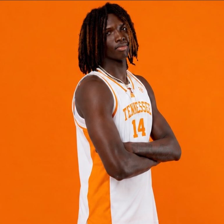 JohnSartoriTV's tweet photo. 2027 4 ⭐️ Christopher Brown on his official visit to Tennessee.

The Arizona native is a top-15 center in the country. 

📸: cj.brown14/Instagram. https://t.co/uiQiwezqUa