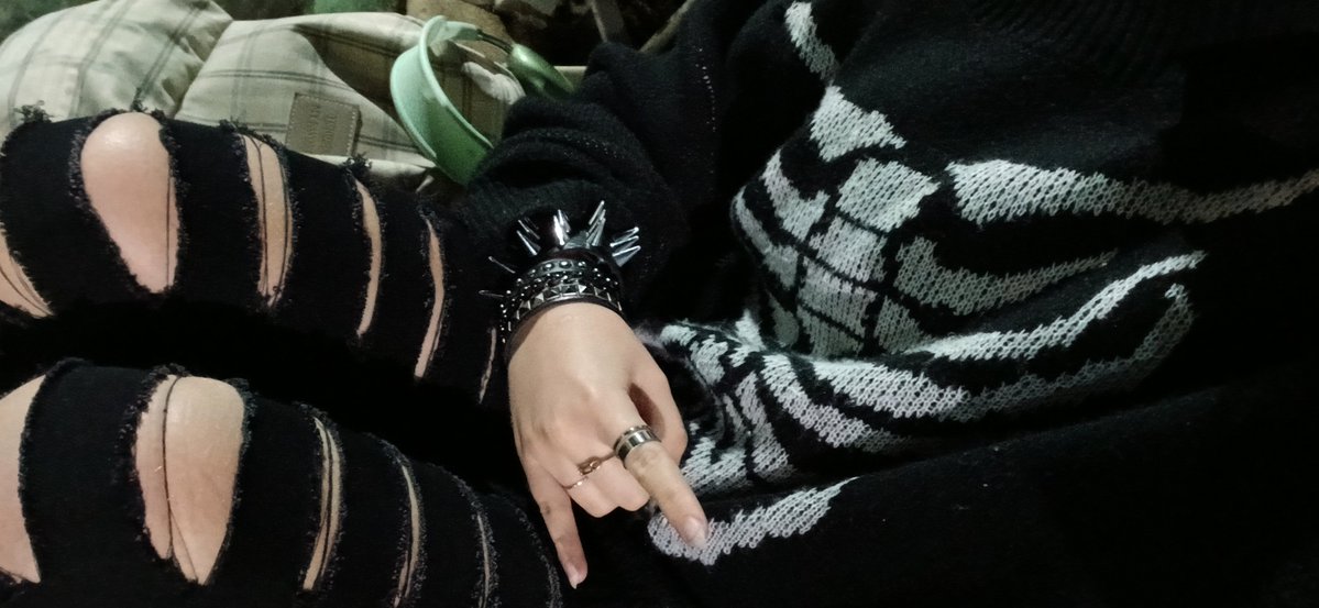 mortmizer's tweet photo. servindo na faculdade p no final entender porra nenhuma da aula de hoje, vamo https://t.co/myt7GJhrW6