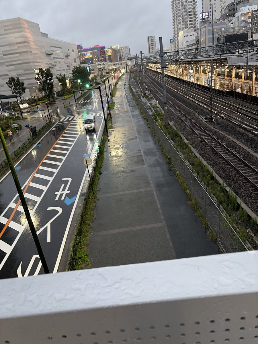 nike3yuna's tweet photo. 昨日は台風🌀の中
台風にも負けず雨にも負けず
会社のため世の中のお客様のため
職場のために働けて
残業できてよかったです。
1番は天気悪い中来てくれるお客様の
ために長い時間働いてよかったです
また明日から一日一日頑張ります https://t.co/IbhiqmqYd8
