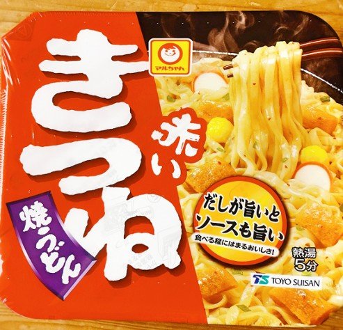 ParkAsaka's tweet photo. 焼うどんははじめてだな⋯と

手にとったのを家で発見👀

ソースと特製油が入ってて、

平べったいうどんやお揚げとも

良く合ってました！美味しい！

シンプルで飽きもこなそう

※明日時差開放やります🌹

#ﾃﾝｼｮﾝｱｹﾞﾃｹ
#ﾏﾀﾞﾏﾀﾞｼﾙﾊﾞｰｳｨｰｸ
#赤いきつね焼うどん https://t.co/fzQX35mFeb