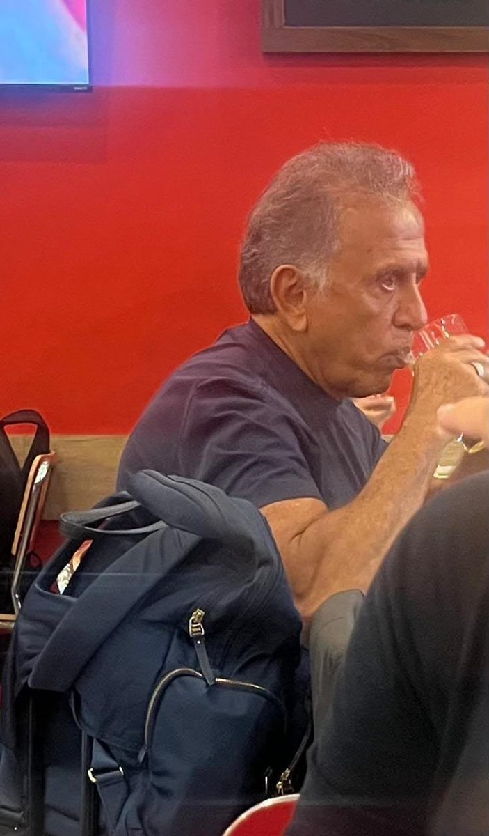 MLopezSanMartin's tweet photo. Miguel Ángel Yunes fue captado en primera clase rumbo a París

Hace días lo increparon en el AICM: “traidor” y “sinvergüenza”

De los reclamos al lujo rumbo a Europa

📷 @vampipe https://t.co/D7pKoFNmfr
