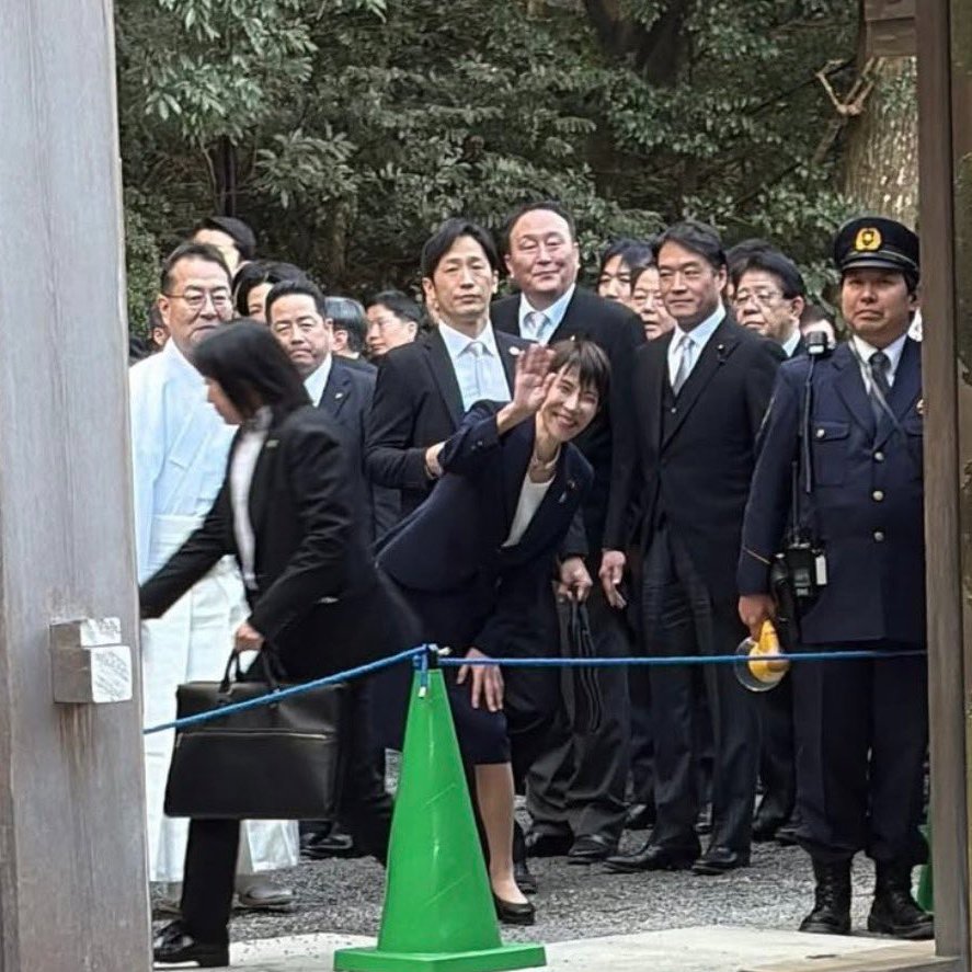 shaine7771's tweet photo. 高市総理、政策など以外で
好きな所・・・それは、愛嬌😊
「総理大臣だ」ってふんぞり返るんじゃなく
偉そうにせず周りを笑顔にする高市さん、好きです。
（それでいて、バリバリ仕事するんですから）

日本を強く豊かに！
高市総理、応援しています！ https://t.co/youMrxTELV