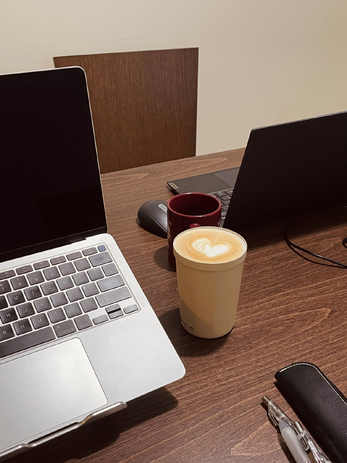 rifkawinda001's tweet photo. Just wrapped up a productive morning sync with the design team—lovely brainstorming new feature ideas over our iced lattes, can’t wait to dive into the drafts this afternoon! https://t.co/oR6JMaHOVA