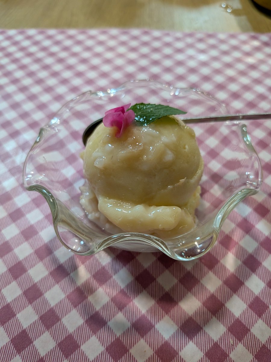 putchi2828's tweet photo. 発酵食を使ったお店で。
ミヤンカム
フクロダケとポテトのポタージュ
ほうれん草ときのこのピザ
すいかと甘酒のアイス

#ChocoProEats https://t.co/AZgqPn11nq