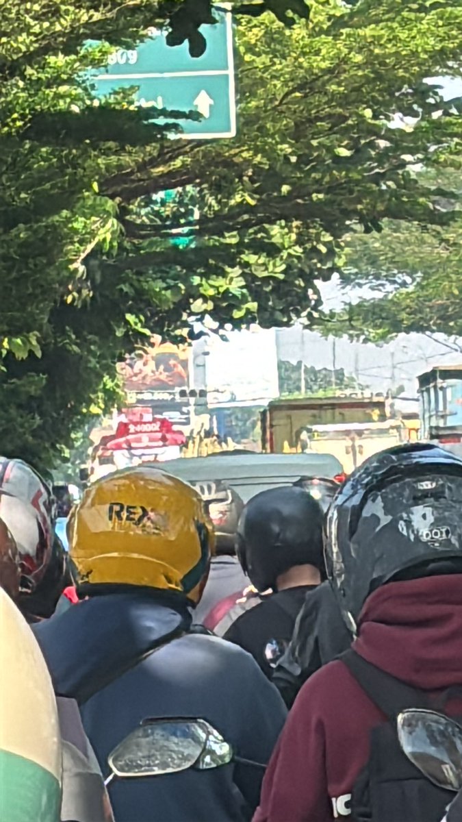 copyccatz's tweet photo. soekarno hatta gila bgt maacetnya bandung ya allah https://t.co/nAZwbmKS7Z