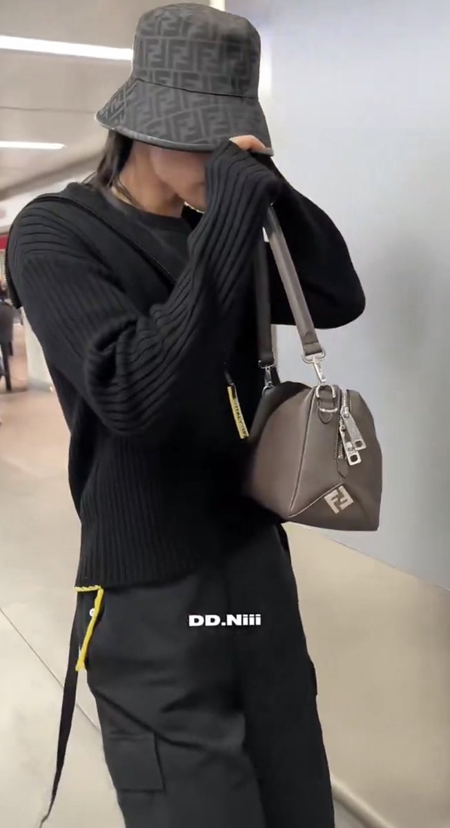 snowmanclothing's tweet photo. Fendi Spring/Summer 2027 show

🖤目黒蓮 私服

(OUTFITS) Fendi

#SnowMan #SnowMan衣装 #SnowMan私服 #SnowMan_Clothing #すの #SnowGram #すのぐらむ #SnowMan_AMENITY #AMENITY_6thAL #目黒蓮 #めめ #RenMeguro #Fendi #FendiAmbassador https://t.co/DyEzlofOLp
