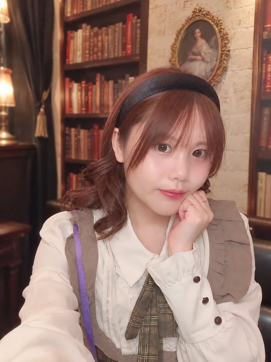 chocolat_mo0's tweet photo. おきゅいん！！今日は巻き髪カチューシャです🫶 https://t.co/8XJMGZ2bAZ