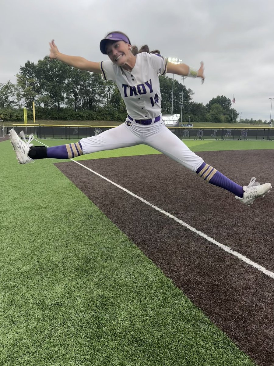 TBHSSoftball's tweet photo. Varsity Sb gets 6-2 win vs Eureka!  Blanton 2-4, Lewis 2-3, Jacobsmeyer gets the win!  Player of game is Piper Daugherty 2-2 w/ HR and 3 RBI! https://t.co/uHhiCJBzFu