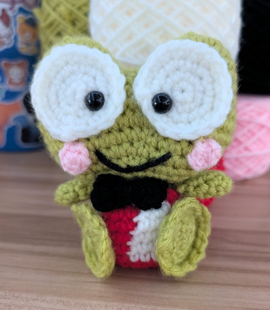Smiley01030's tweet photo. Crocheted keroppi recently for my siblings birthday! Pattern by @amiguruMEI 
#crochet #keroppi #amigurumi https://t.co/P70ygCfvhK