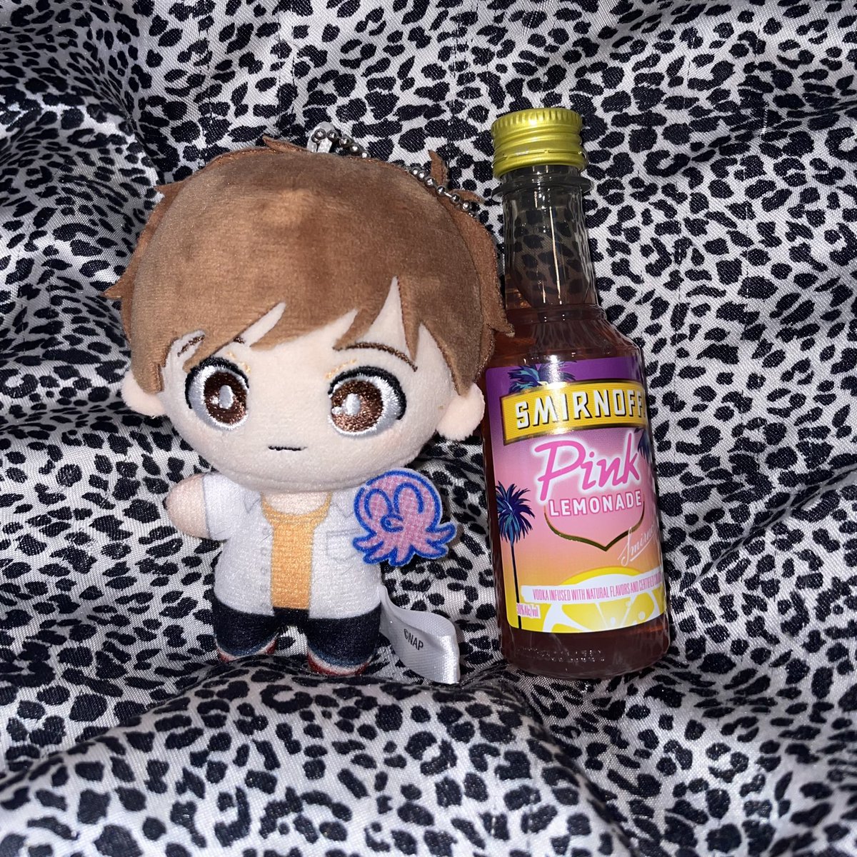 boppdizzle's tweet photo. not EVEN one shot of pink lemonade smirnoff big https://t.co/wx1nwexs77