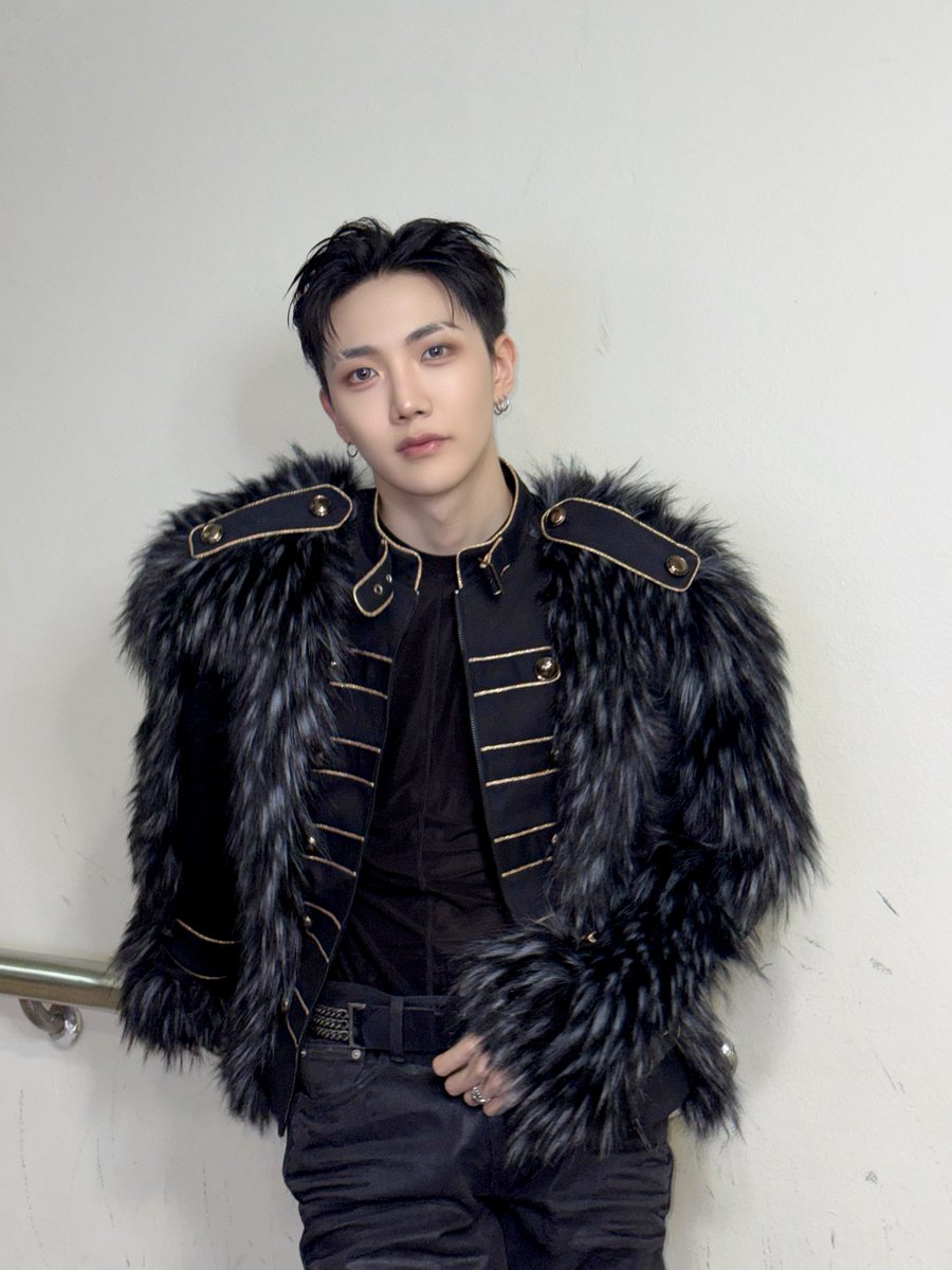 at_ALL_H_OURS's tweet photo. [#현빈]
까마귀다 까마귀🐦‍⬛🐦‍⬛

#ALL_H_OURS #올아워즈
#HYUNBIN #현빈 https://t.co/cC3COJc1ds