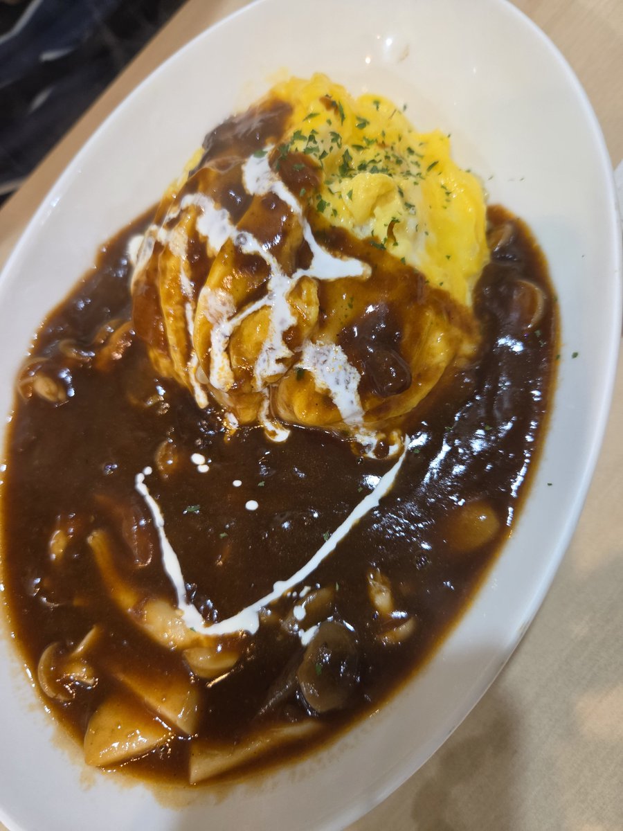 springpudding21's tweet photo. 皆さま　プチご無沙汰です。お変わりないですか？台風が過ぎて快晴ですね！🌞
連休いかがお過ごしですか？
私は、息子と息子の彼女とランチ&amp;お茶をしました✨☕😃☀️
今日はこれから実家にいき、幼なじみに久しぶりに会います🎶
ステキな1日をお過ごしください😊 https://t.co/6b9Obil9wN