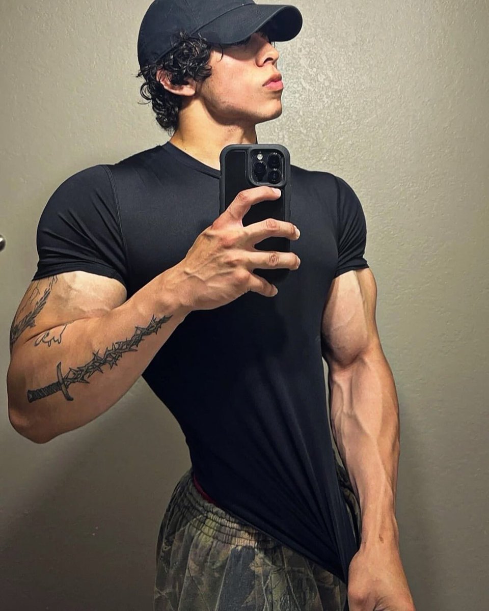 Alphamodereed's tweet photo. Stars doesn't beg to shine, same way I don't have to tell you to bow to me and worship me! I'm meant to be worshipped, praised, admired.
Your wallets are for my benefit bring it to your supreme muscle
GOD! #AlphaMale #GodBody #DomEnergy #ObeyYourMaster
#WorshipMe #PayPig https://t.co/ac4gdJl80a
