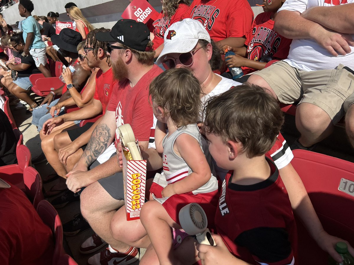 JohnTAshmore's tweet photo. @ChadBrizendine @UofLSheriff50 I feel it we made it to halftime. Then went to the shade for them until after the game. https://t.co/Nn2UAxuDbg