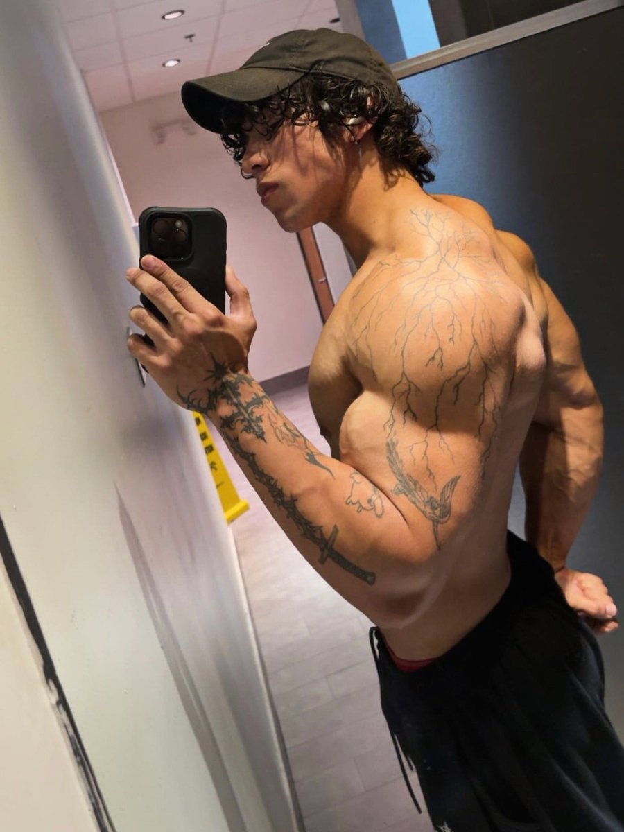 Alphamodereed's tweet photo. My inbox is a luxury space, not a charity house. If your name isn't attached to a Throne notification or an immediate cash transfer, you don't exist to me.

#findom #paypig #humanatm #AlphaMale #GodBody #DomEnergy #ObeyYourMaster
#WorshipMe https://t.co/ARWfO7rbsq