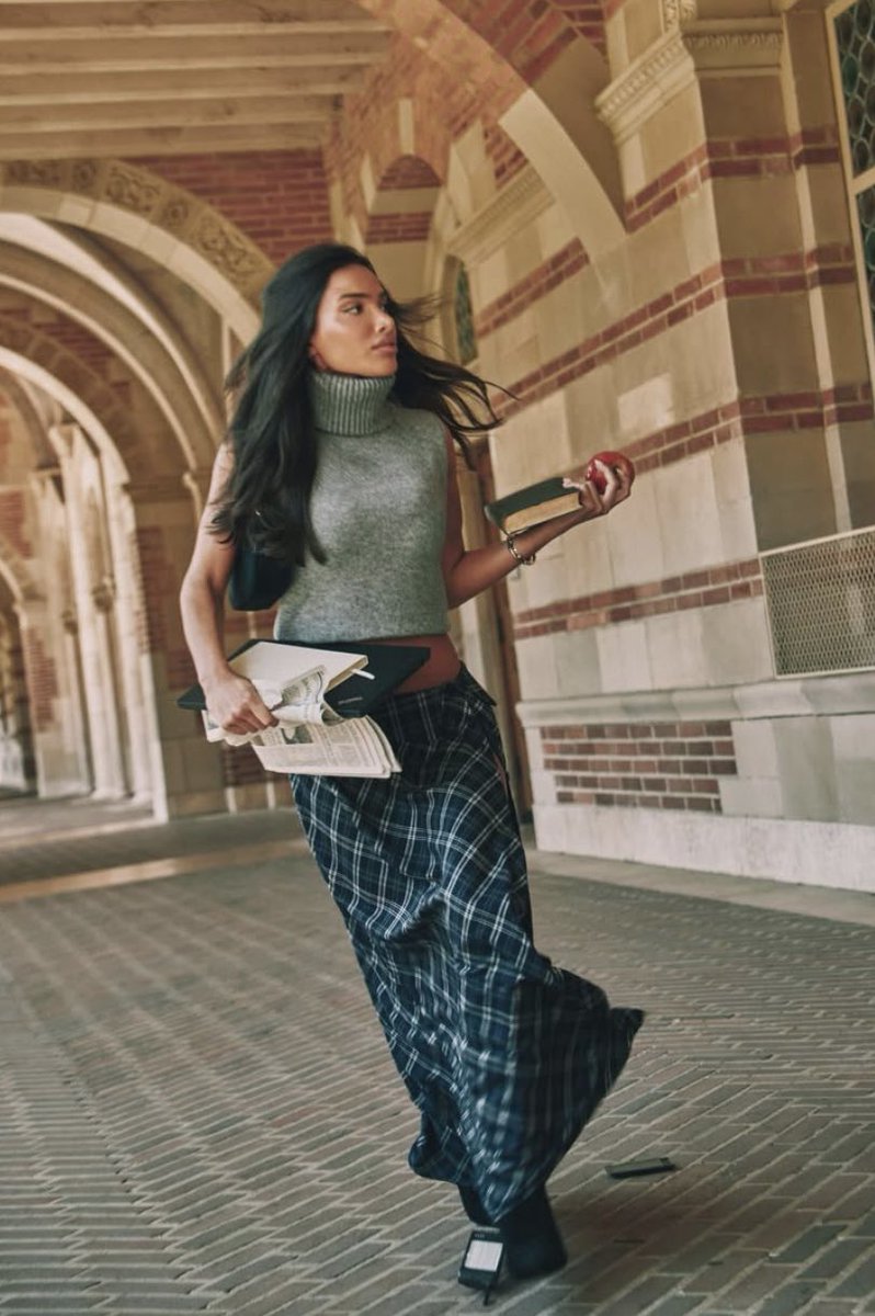 UrbanModelAward's tweet photo. Ladies, Fall fashion trends this year are Plaids and Argyle giving a classy stylish look also leopard 🐆 prints around this time of the season is always a go to fit you will start to see on racks in stores. https://t.co/DwMPxnSkHj