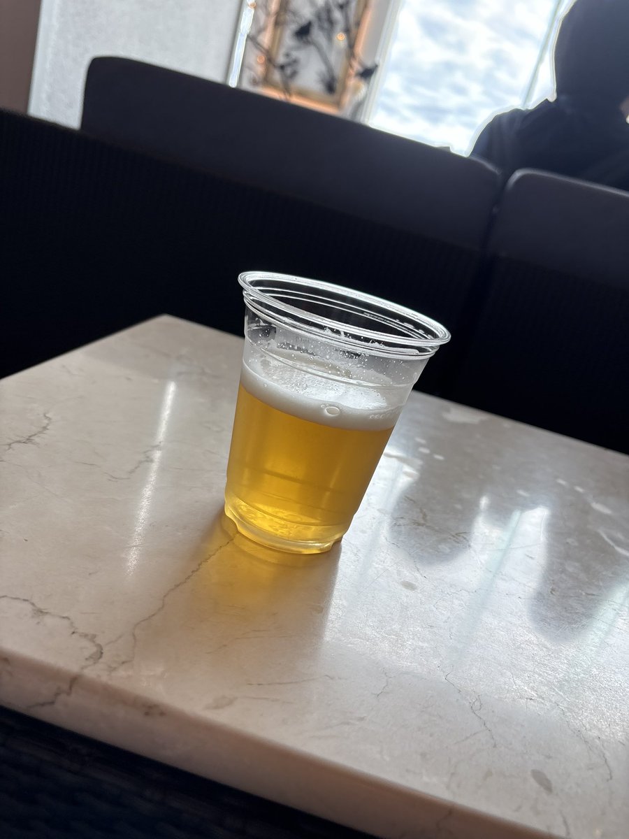 Laki0731's tweet photo. チェックアウト前の一杯 https://t.co/YypPMHbE5B